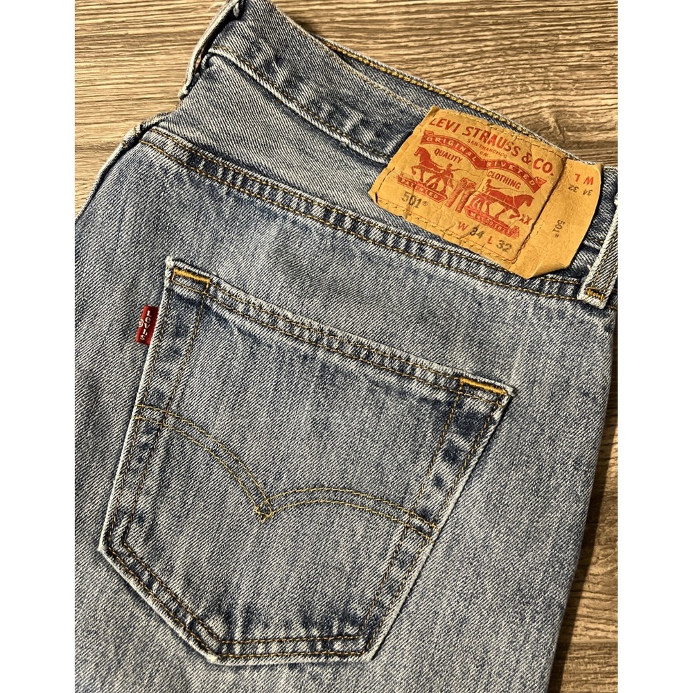 Levi's 501 Regular Fit Straight Leg Medium Wash Button Fly Blue Jeans Size 34x32